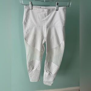 Knockout by Victoria Secret Capri White Leggings with Mesh Accent Size S